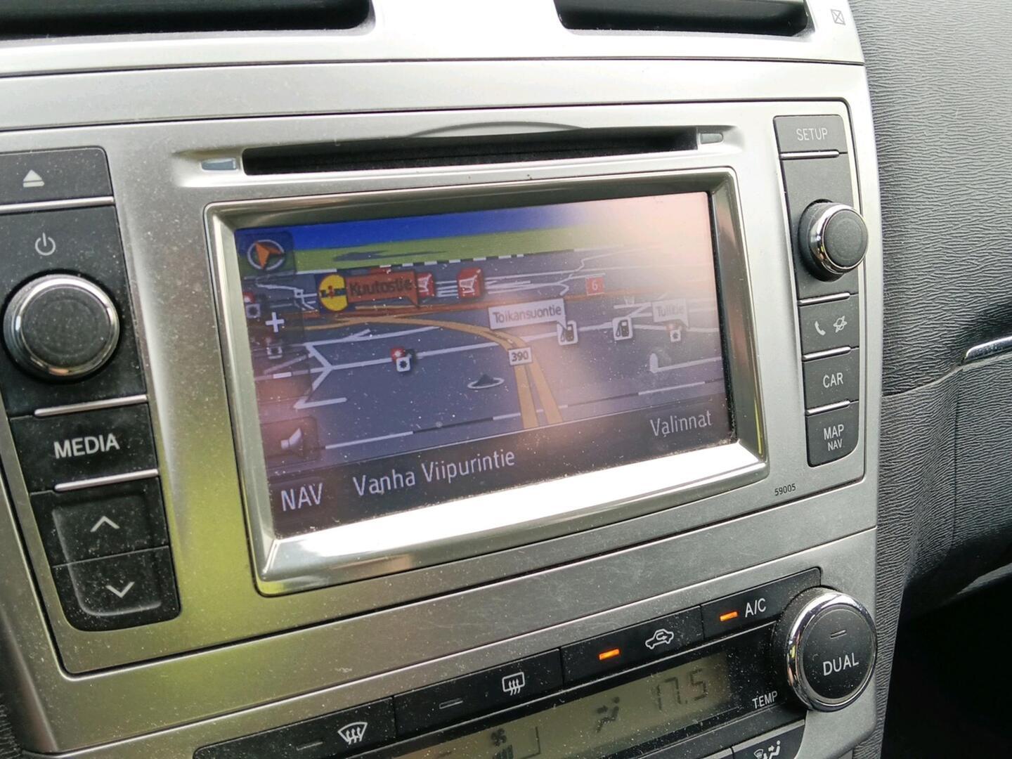 TOYOTA Avensis 2013