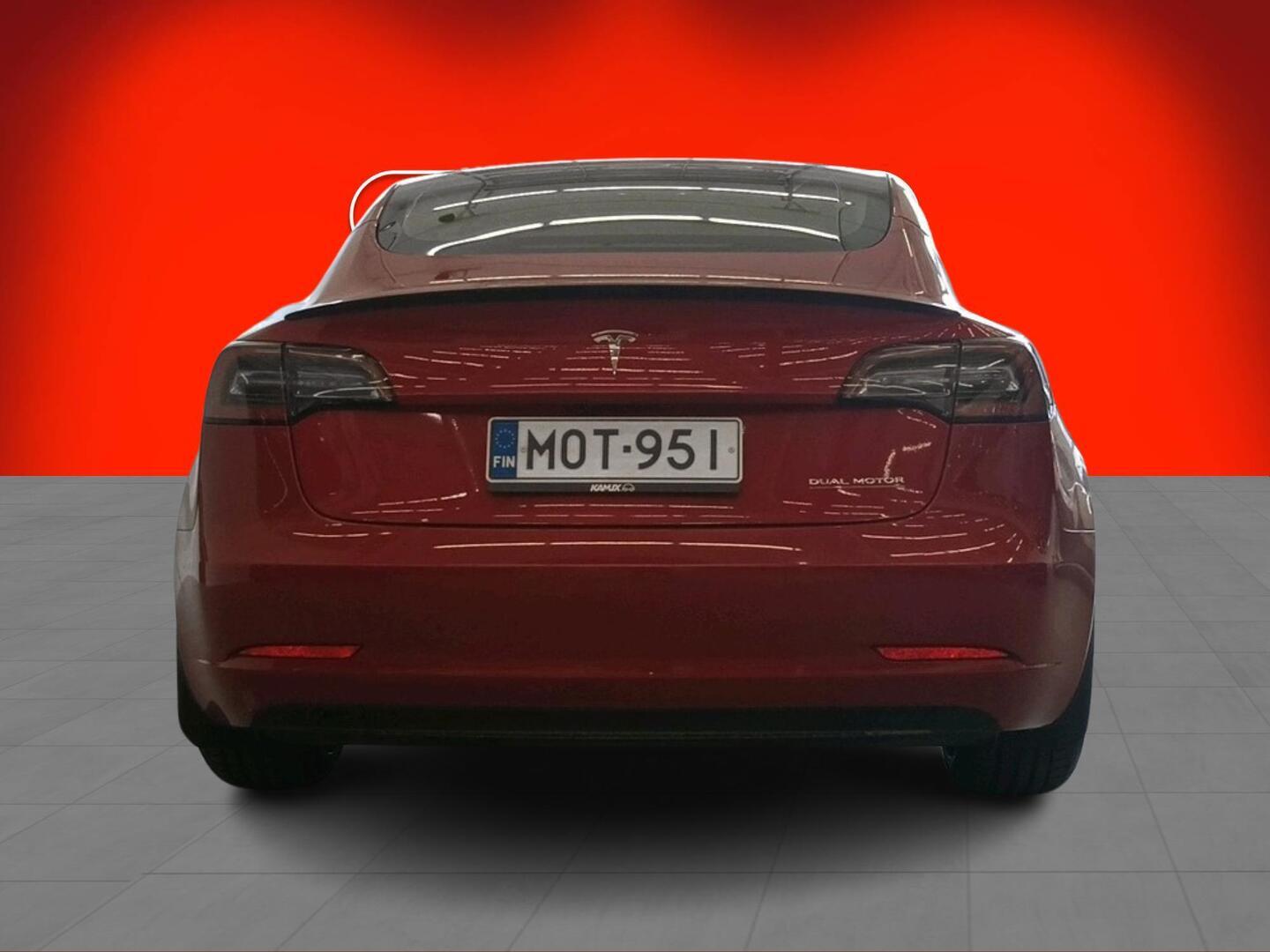 TESLA Model 3 2021
