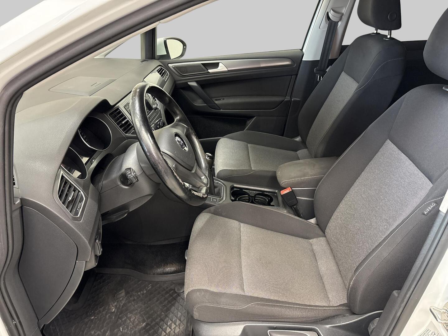 VOLKSWAGEN Golf Sportsvan 2016