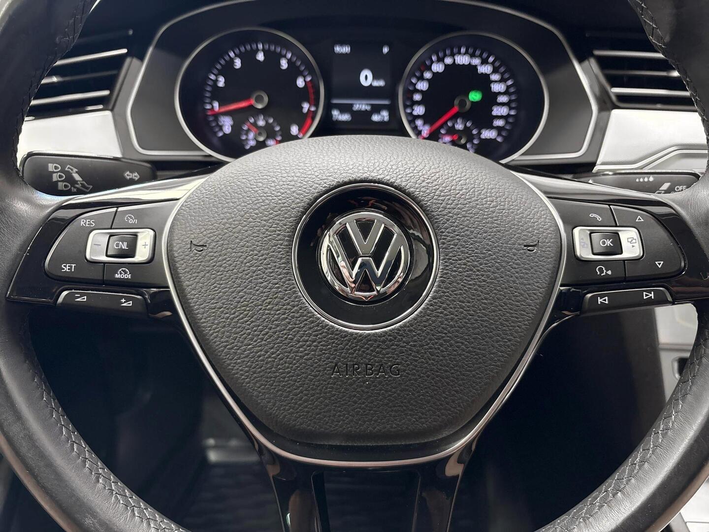 VOLKSWAGEN Passat 2016