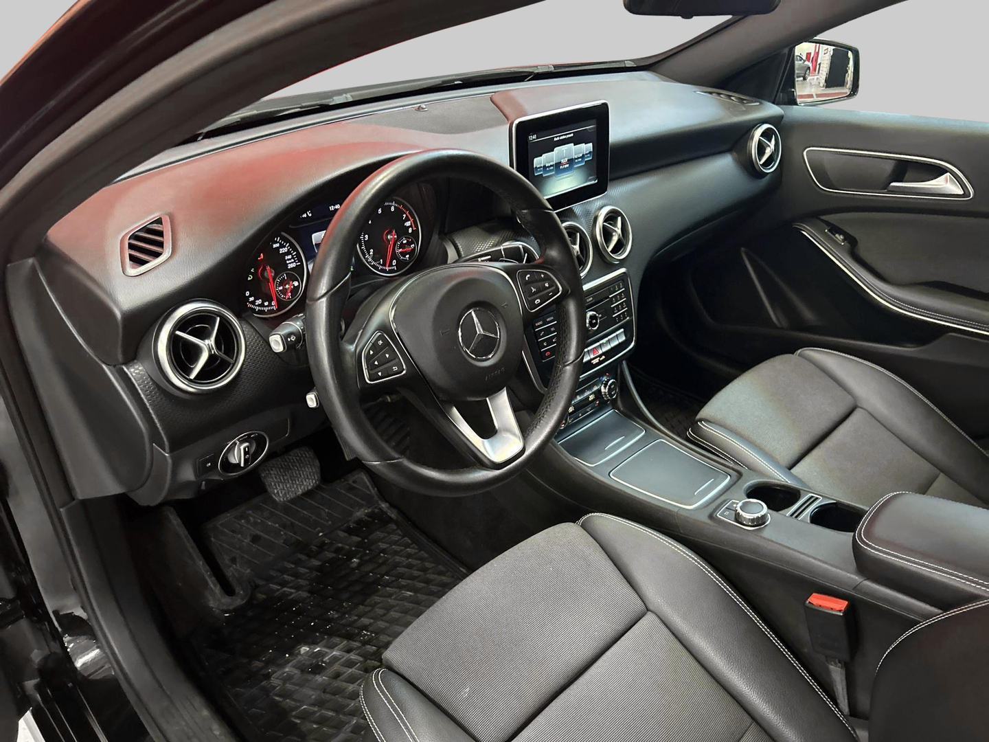 MERCEDES-BENZ A 2016