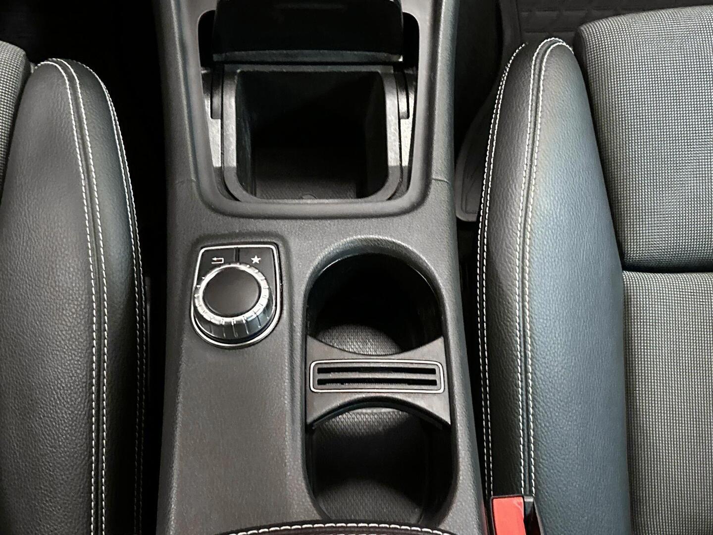 MERCEDES-BENZ A 2016