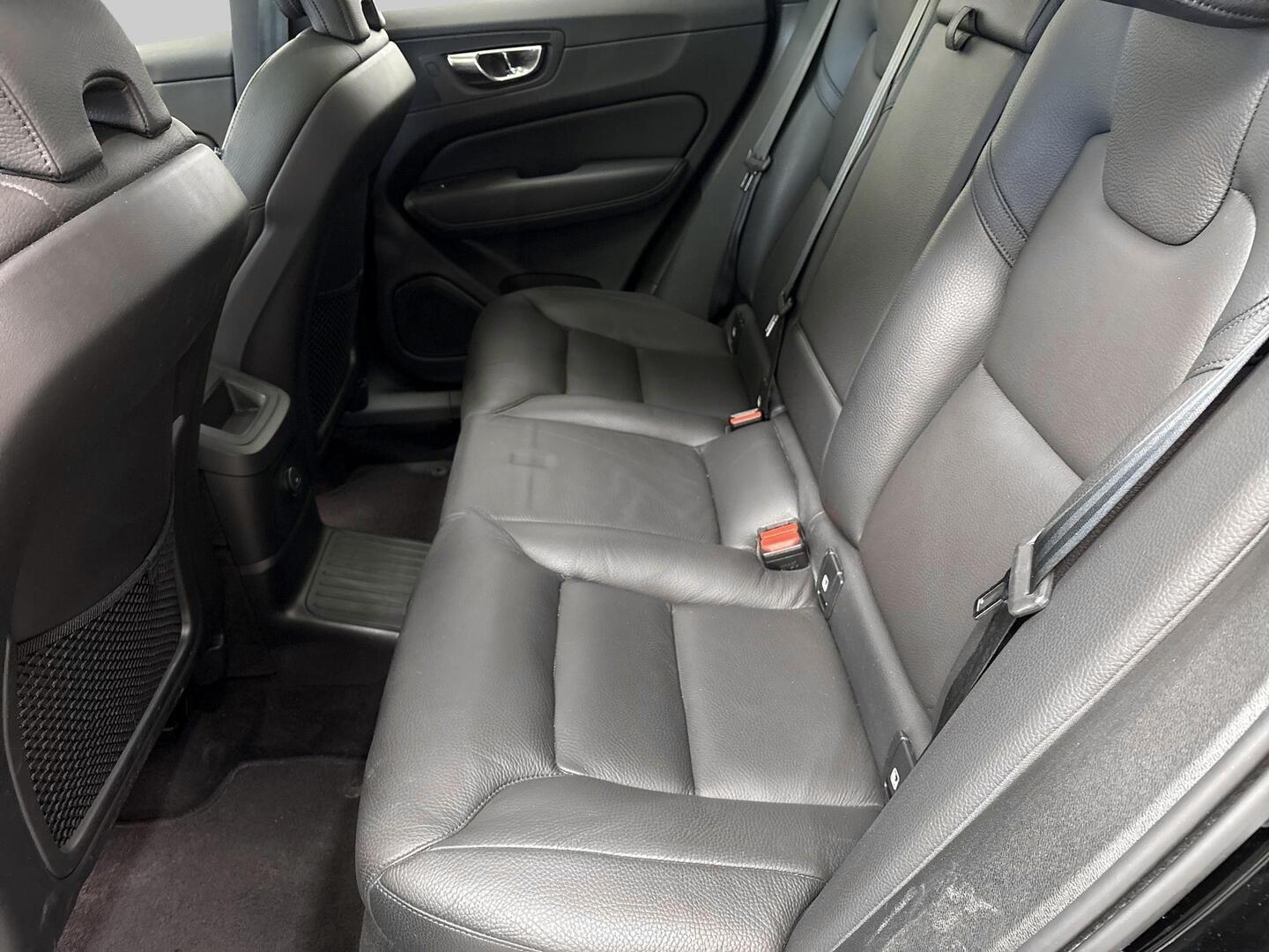 VOLVO XC60 2023