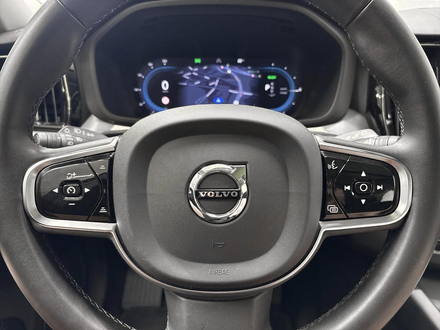 VOLVO XC60 2023
