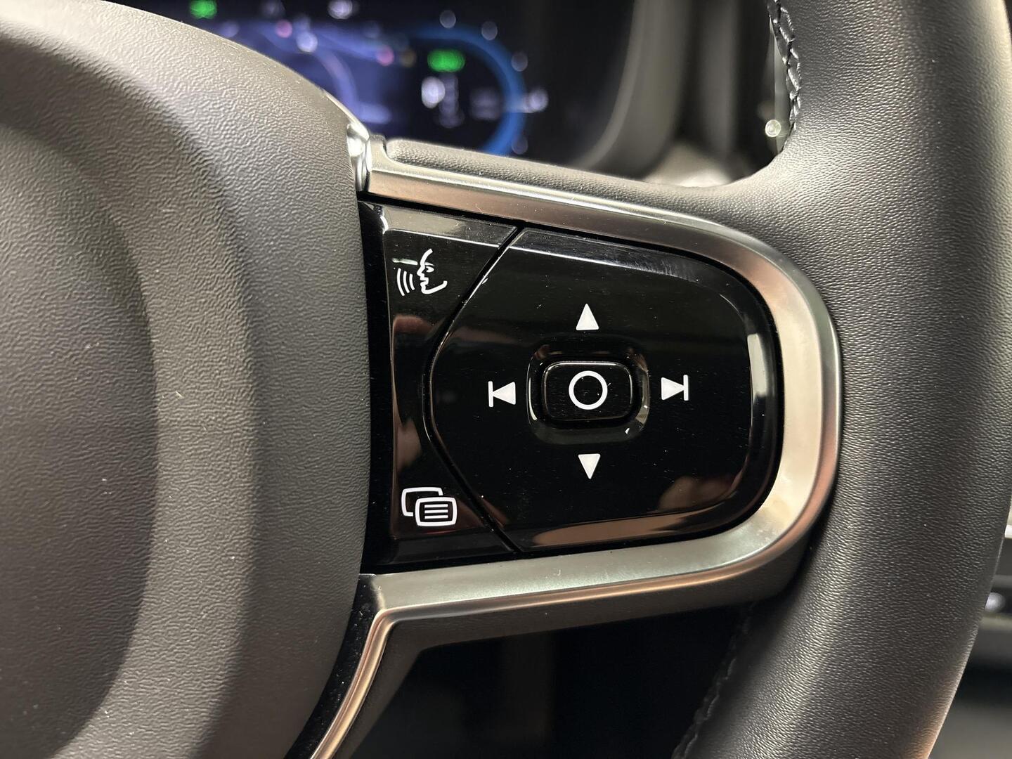 VOLVO XC60 2023