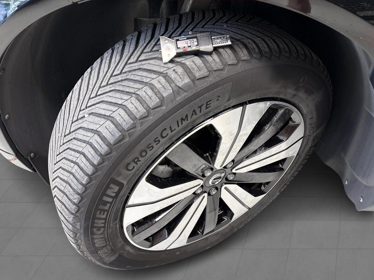VOLVO XC60 2023