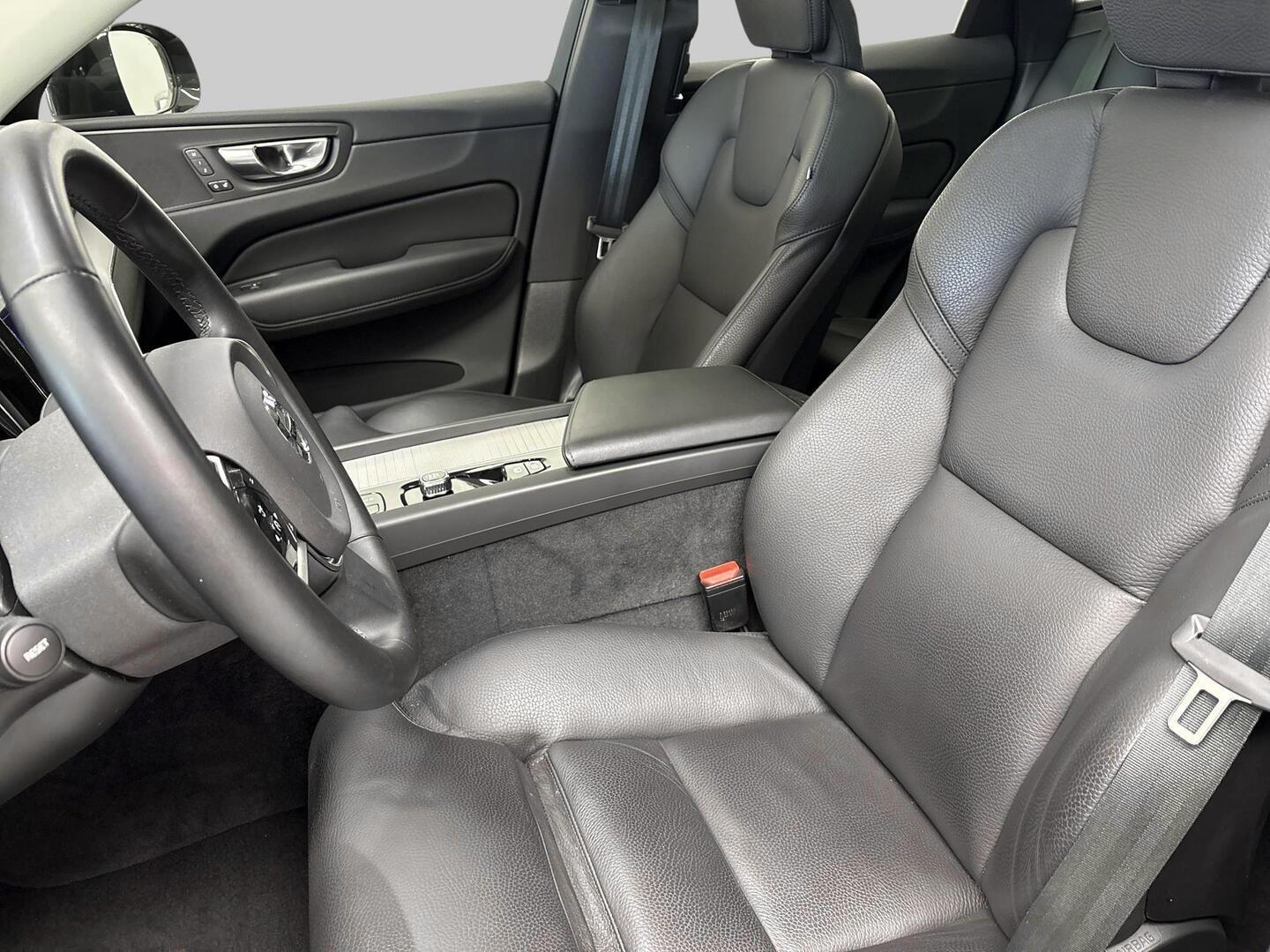 VOLVO XC60 2023