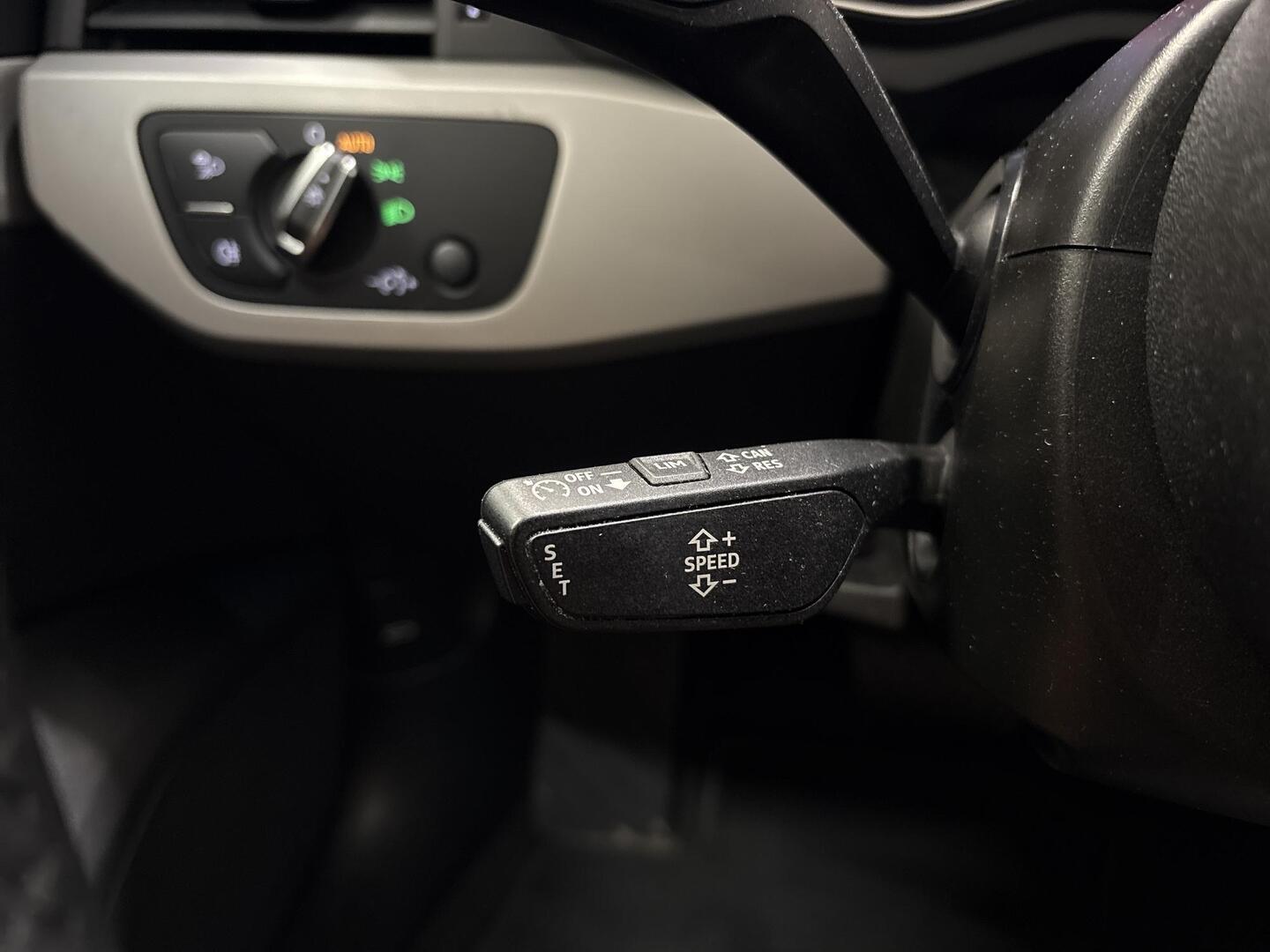 AUDI A4 2023