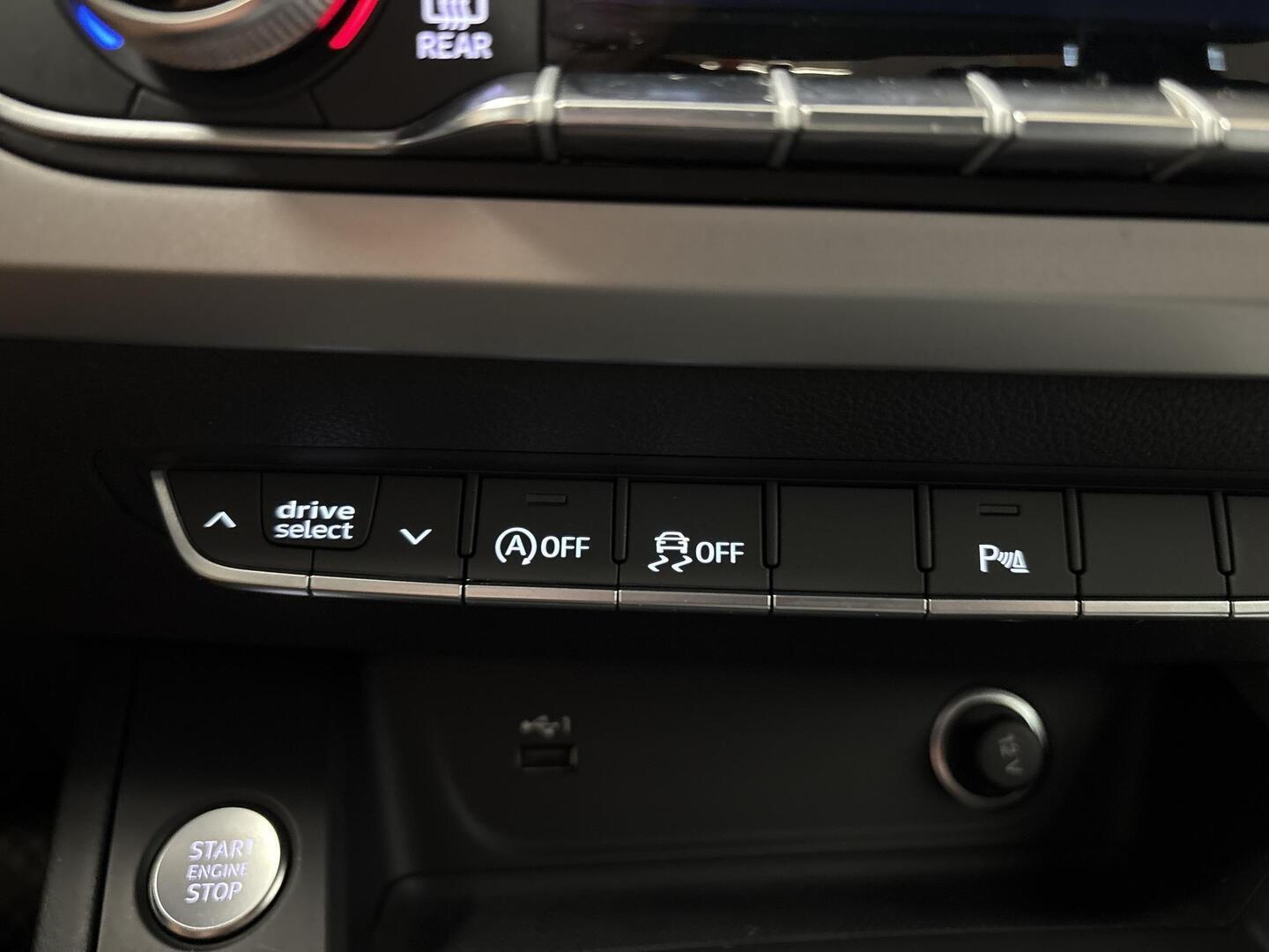 AUDI A4 2023