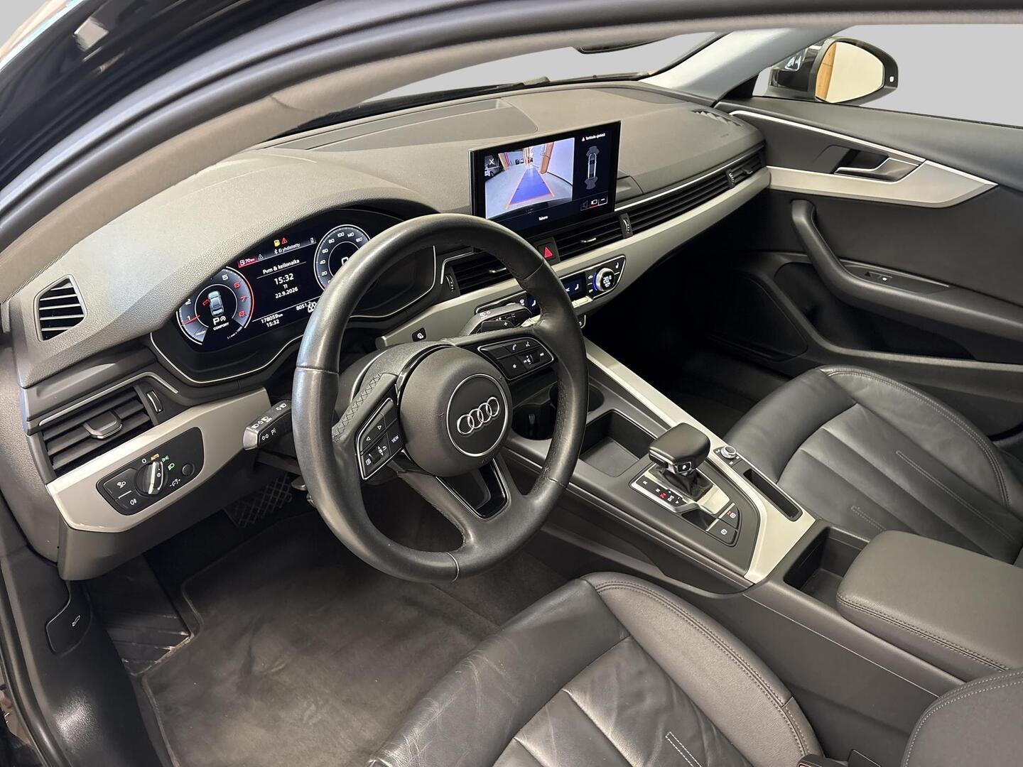 AUDI A4 2023
