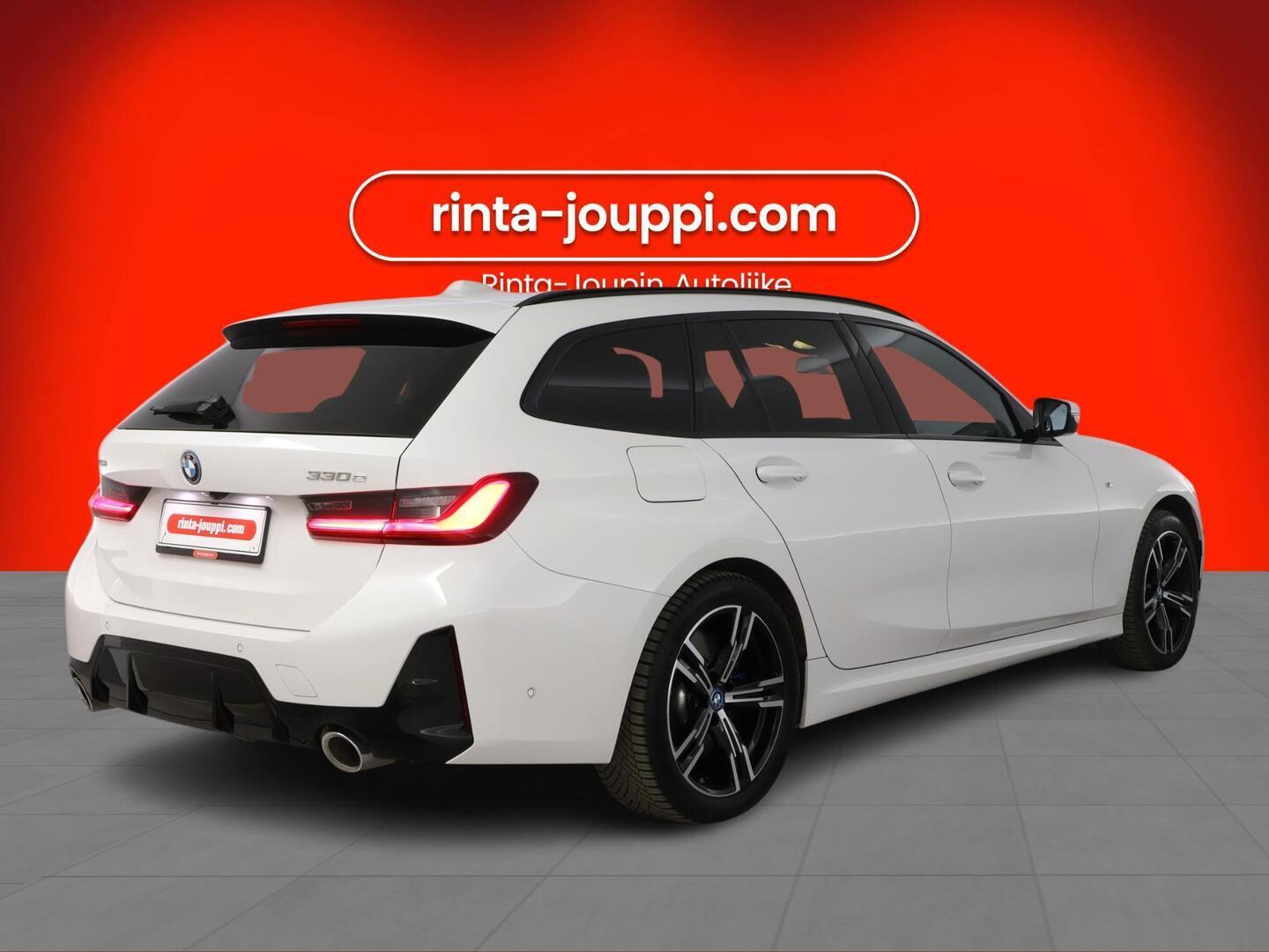 BMW 330 2024