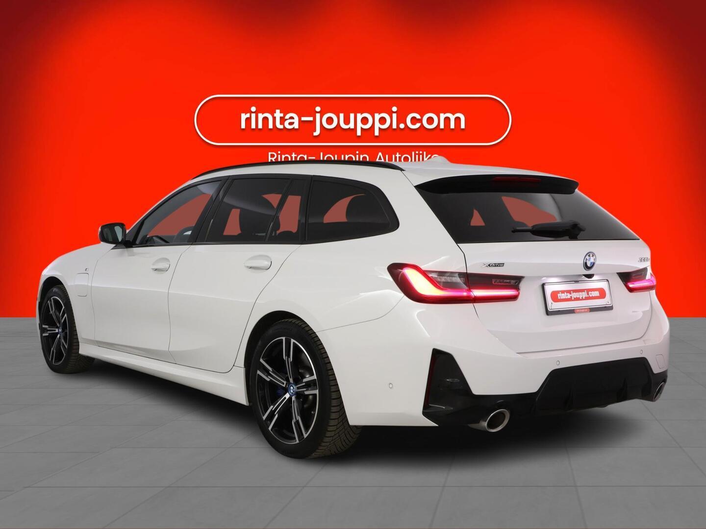 BMW 330 2024