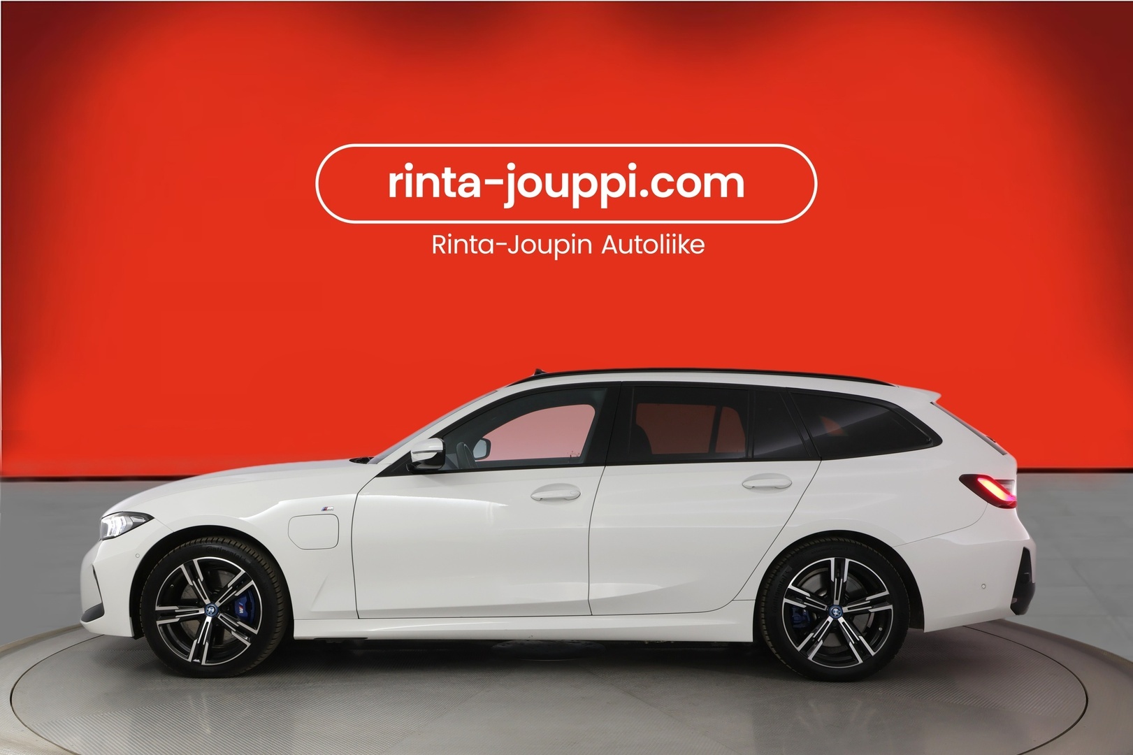 BMW 330 2024
