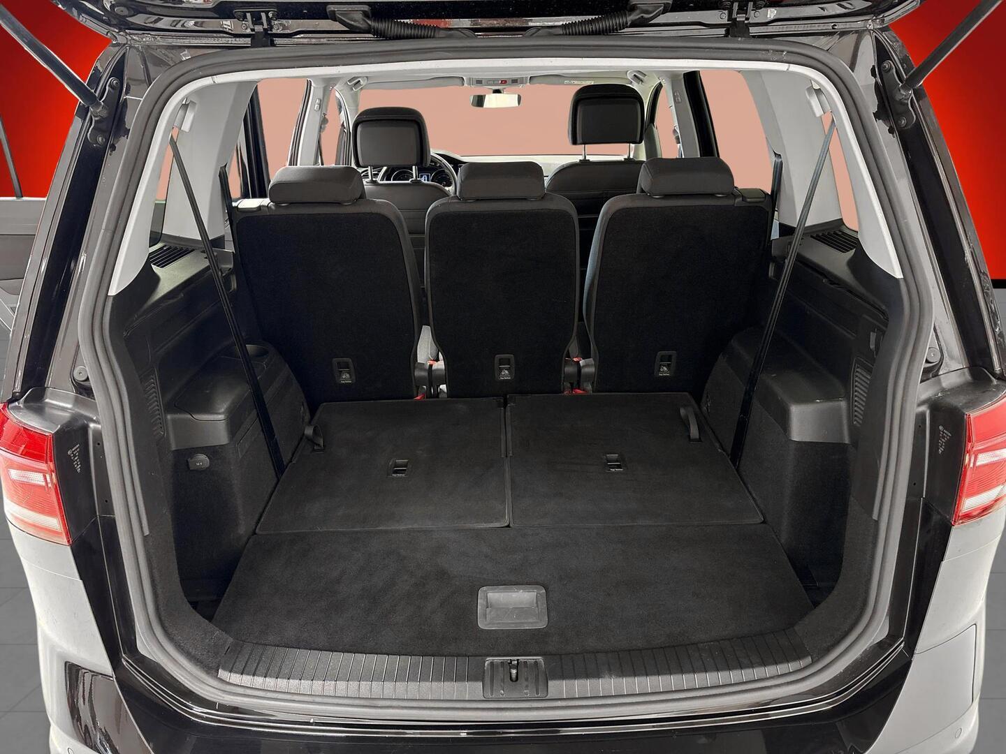 VOLKSWAGEN TOURAN 2021