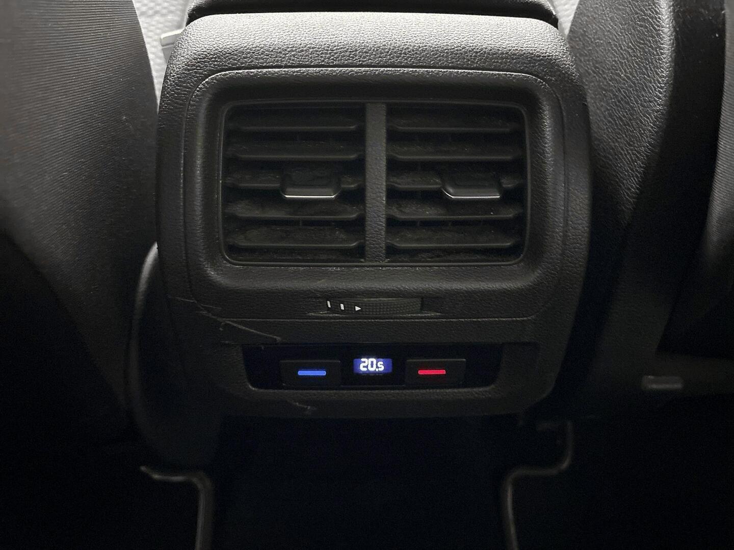 VOLKSWAGEN TOURAN 2021