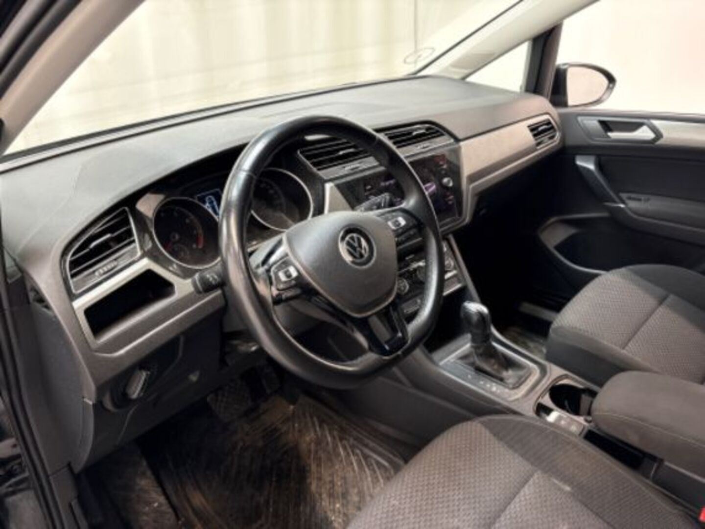 VOLKSWAGEN TOURAN 2021