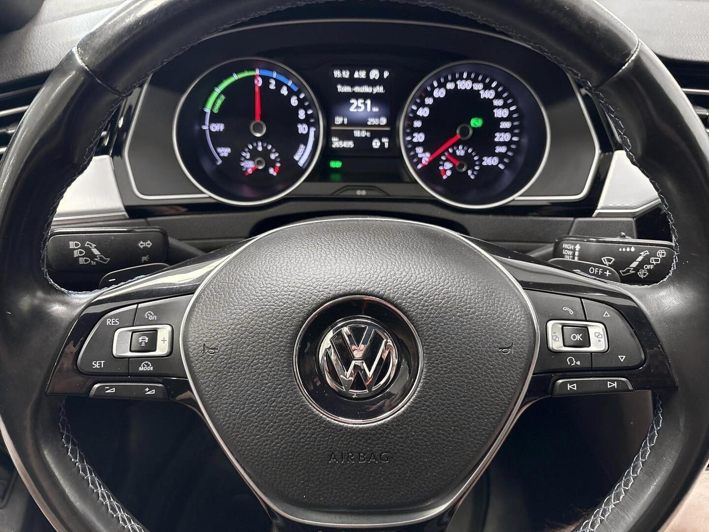 VOLKSWAGEN Passat 2016