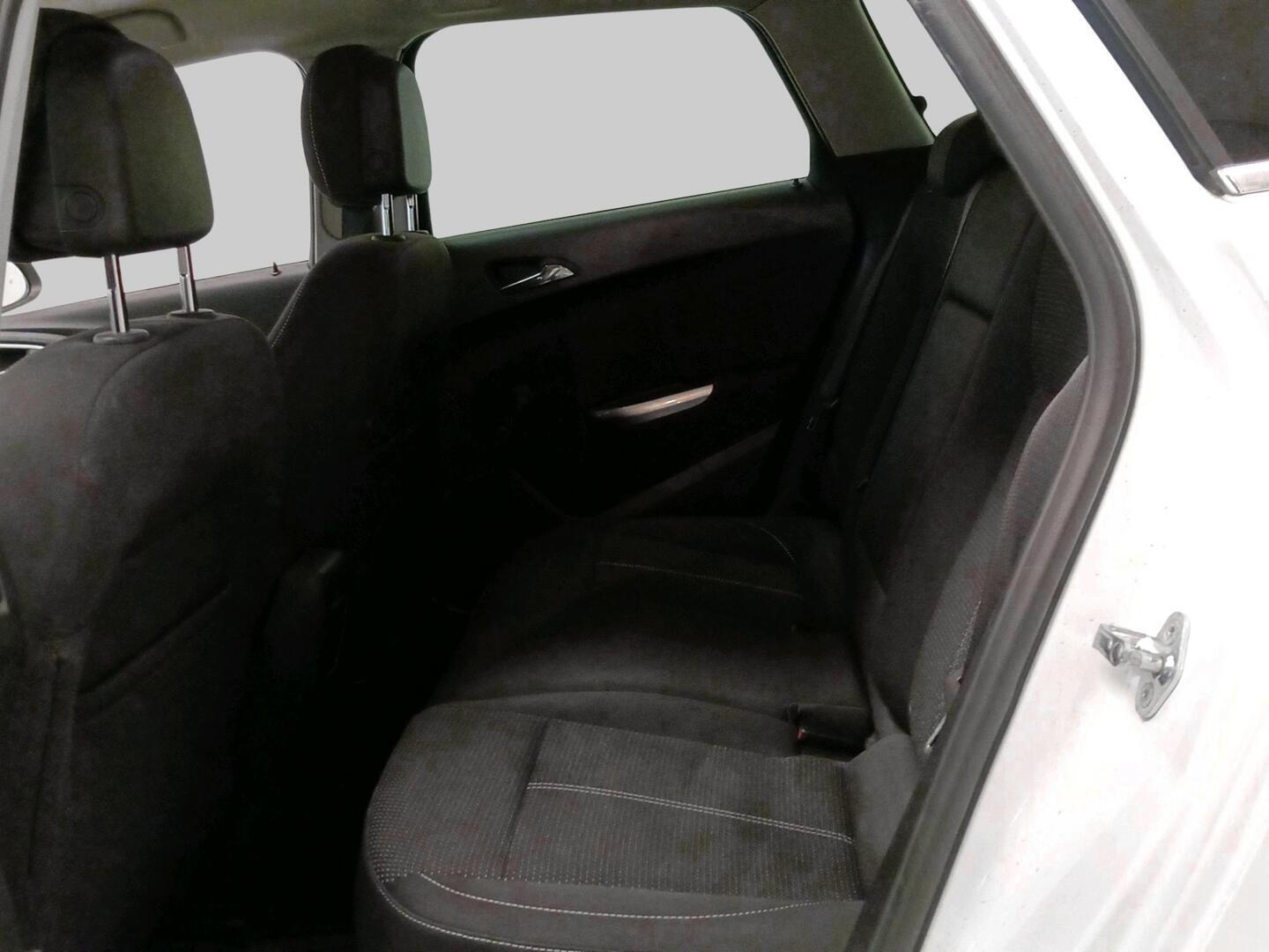OPEL Astra 2011
