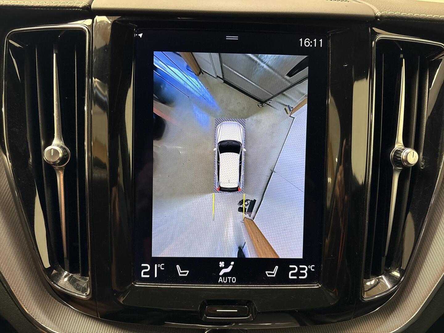VOLVO XC60 2021