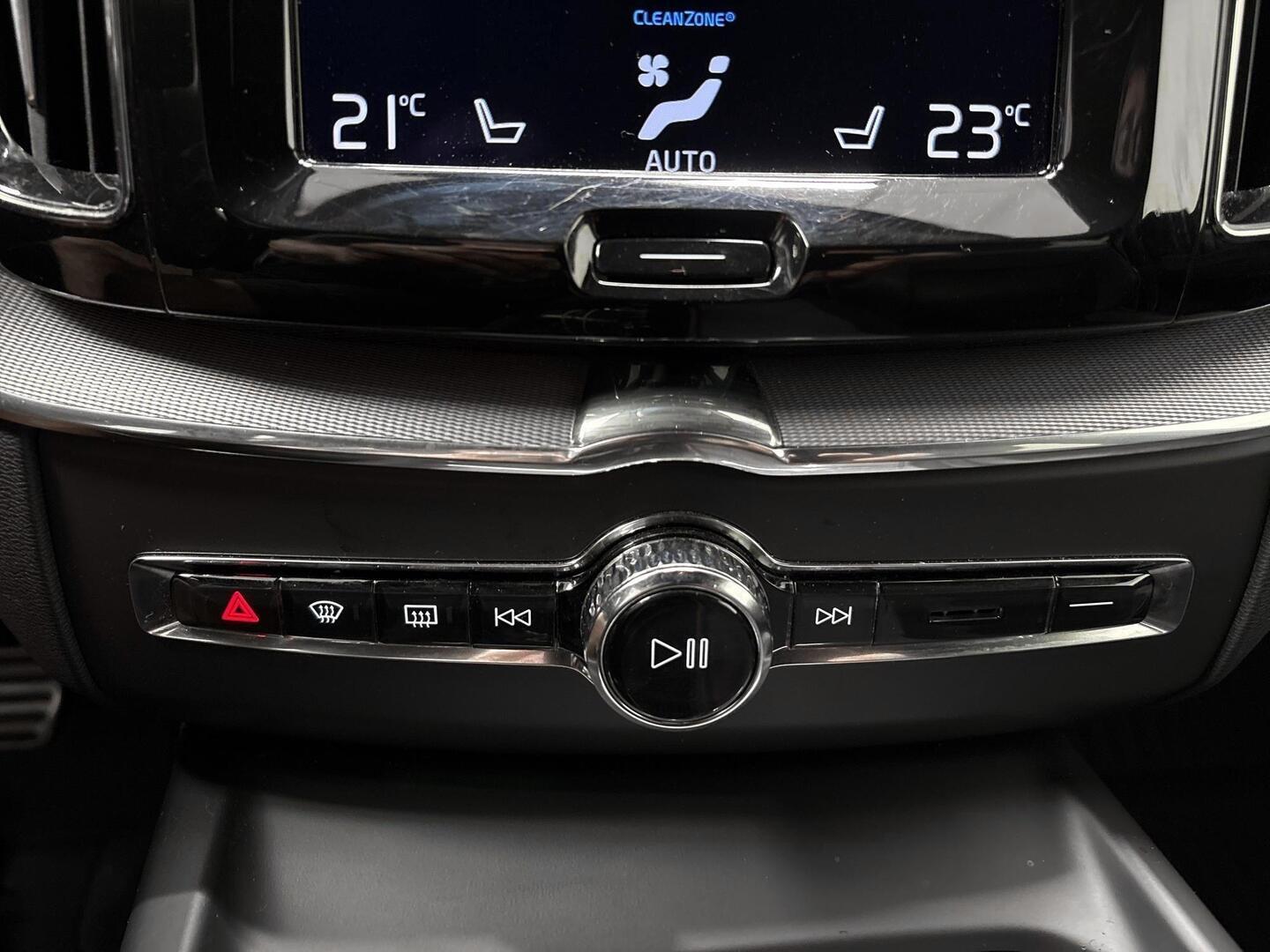 VOLVO XC60 2021
