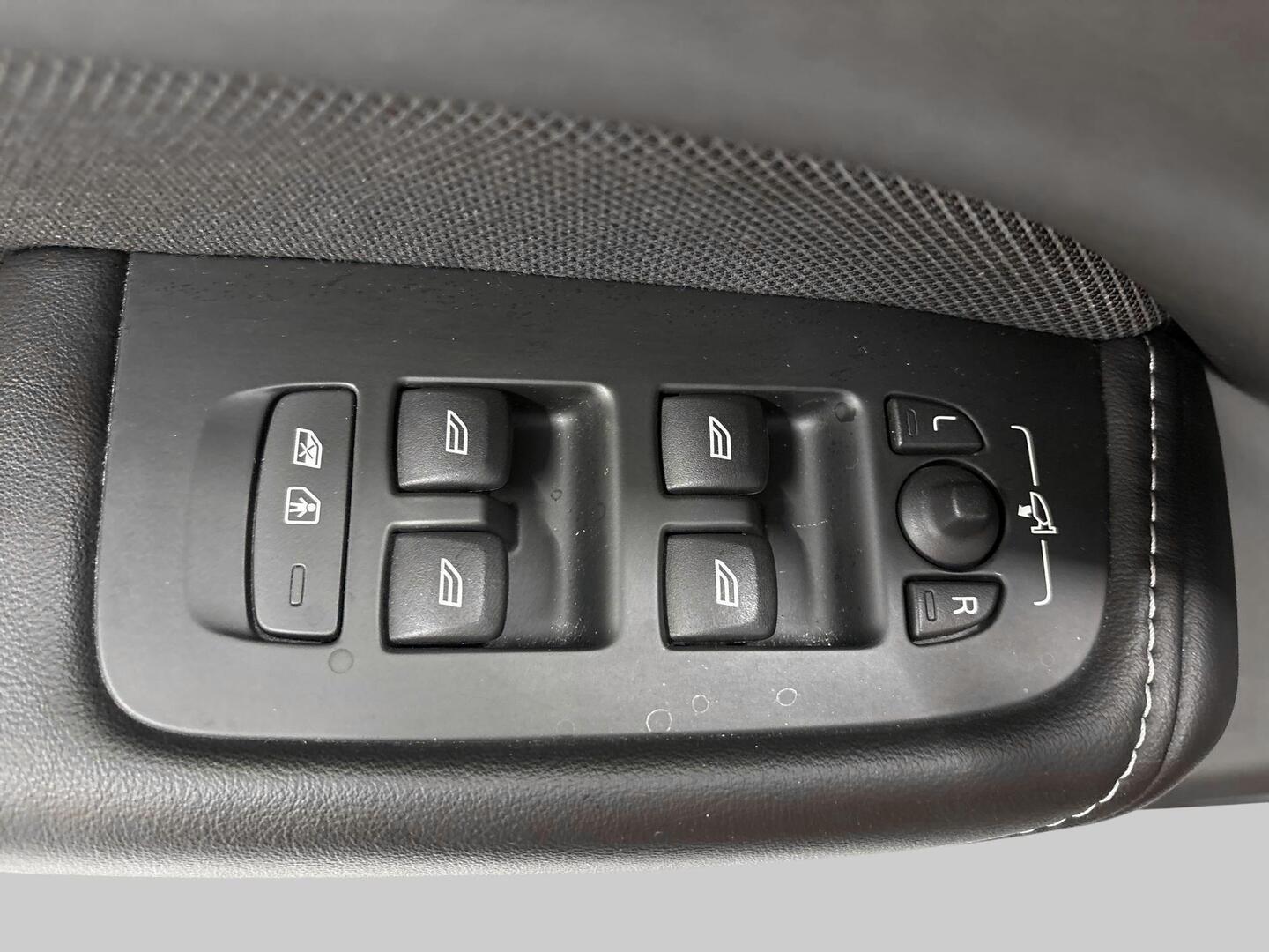 VOLVO XC60 2021