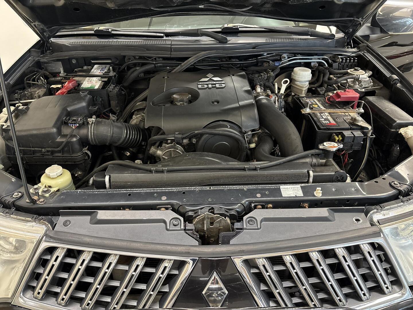 MITSUBISHI L200 2011