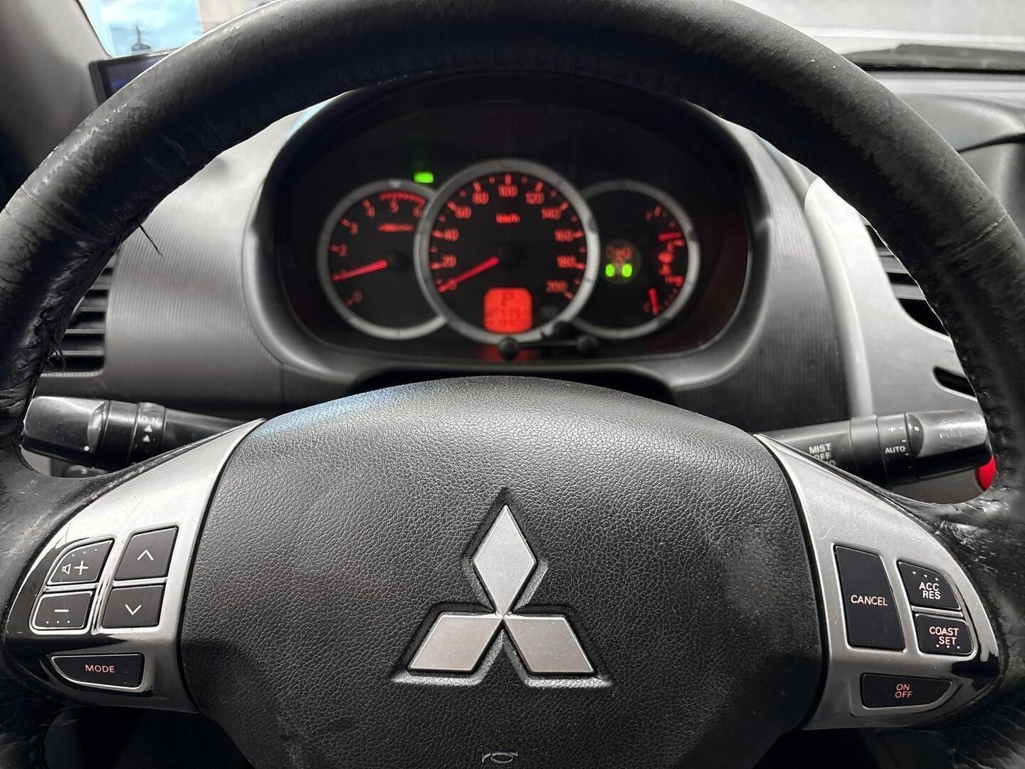 MITSUBISHI L200 2011