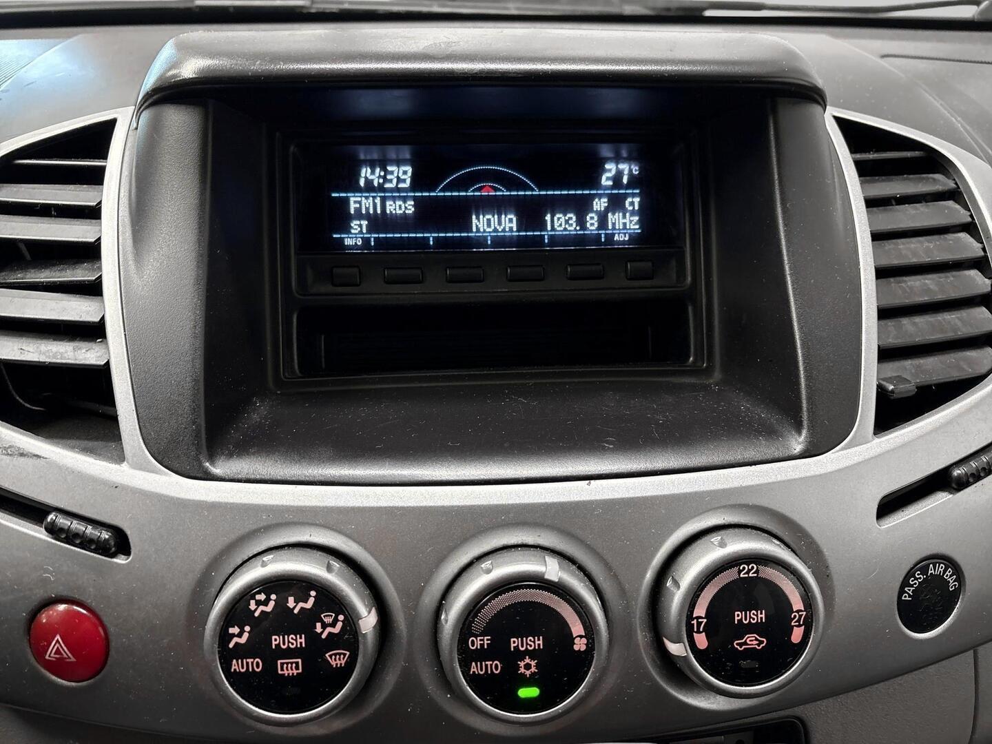 MITSUBISHI L200 2011