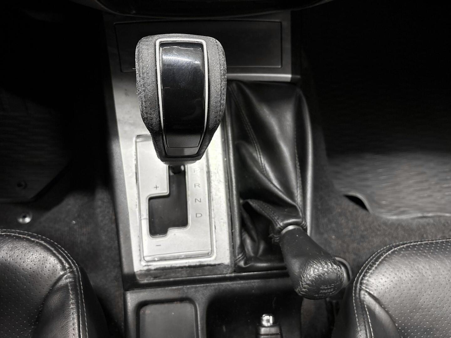 MITSUBISHI L200 2011
