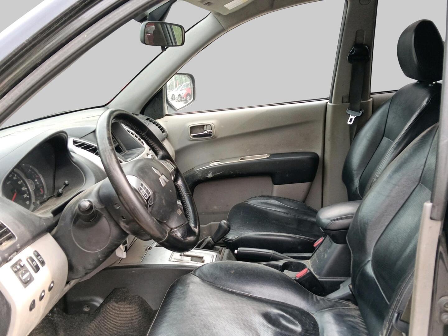 MITSUBISHI L200 2011