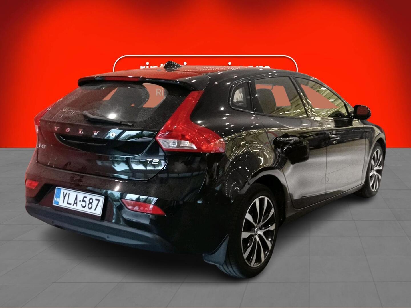 VOLVO V40 2019