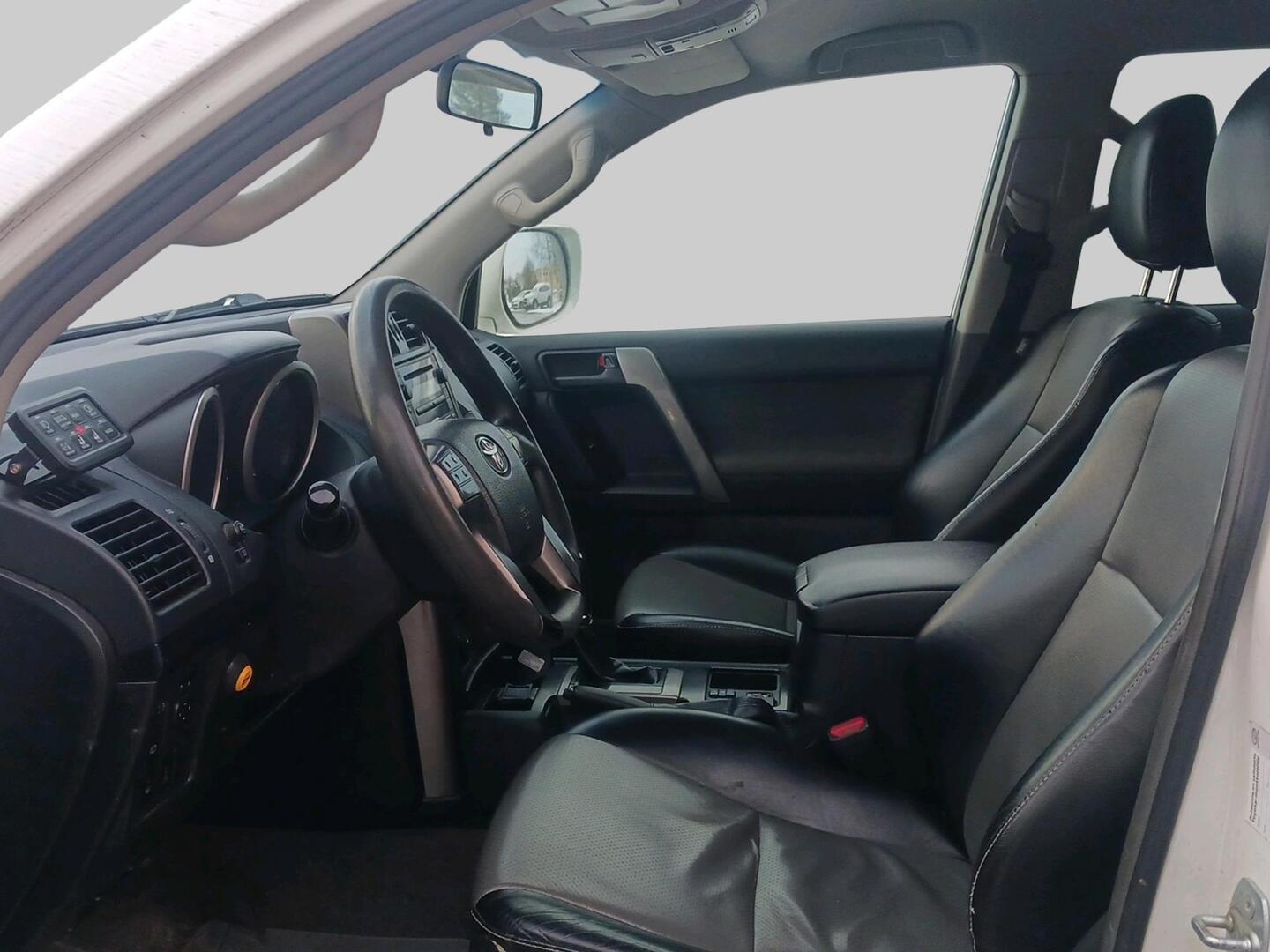 TOYOTA LAND CRUISER 2011