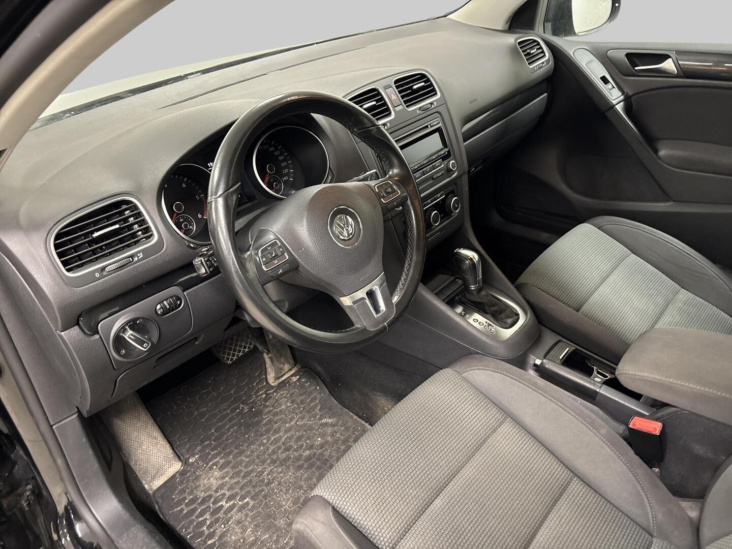 VOLKSWAGEN Golf 2012