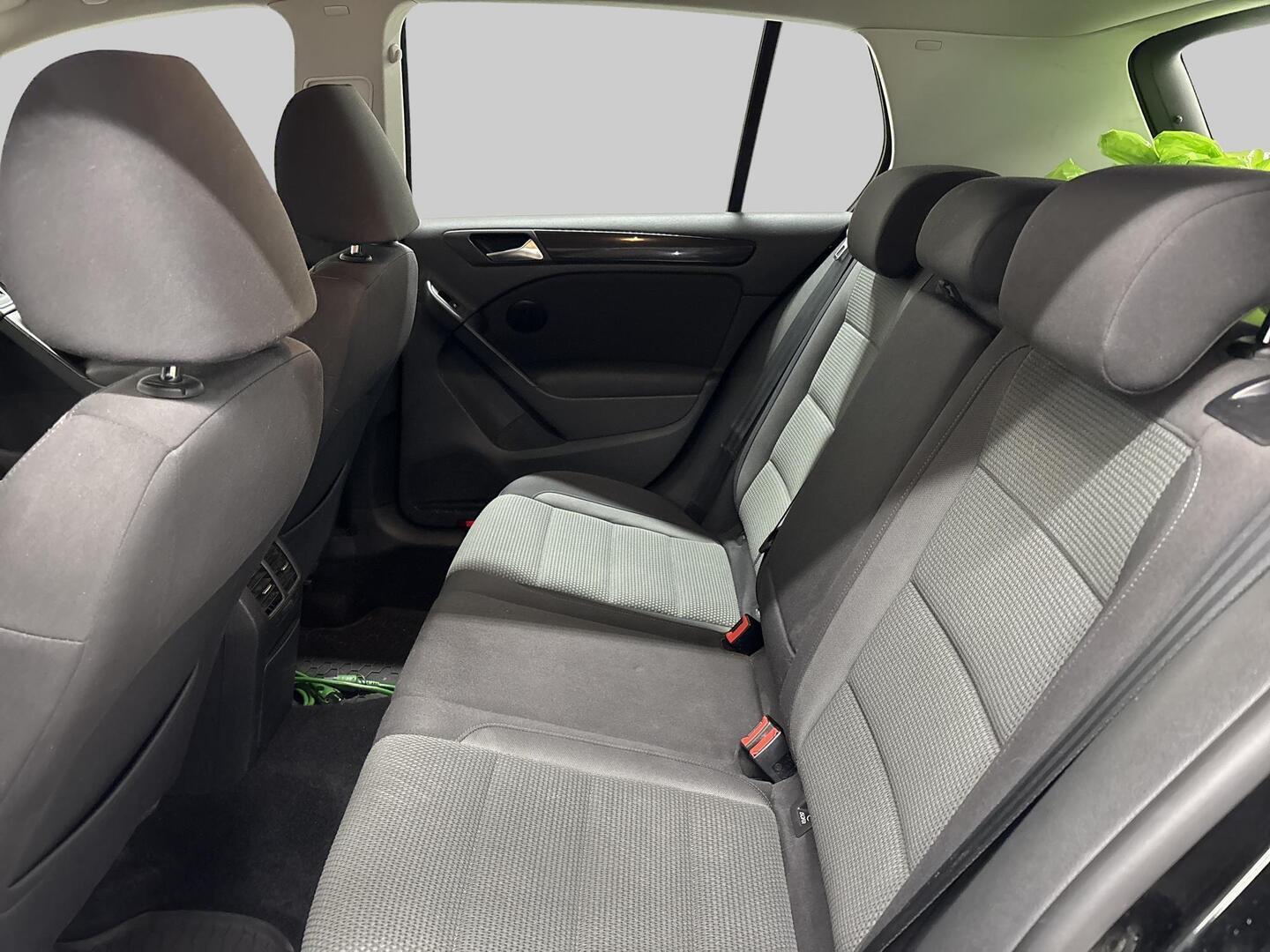 VOLKSWAGEN Golf 2012