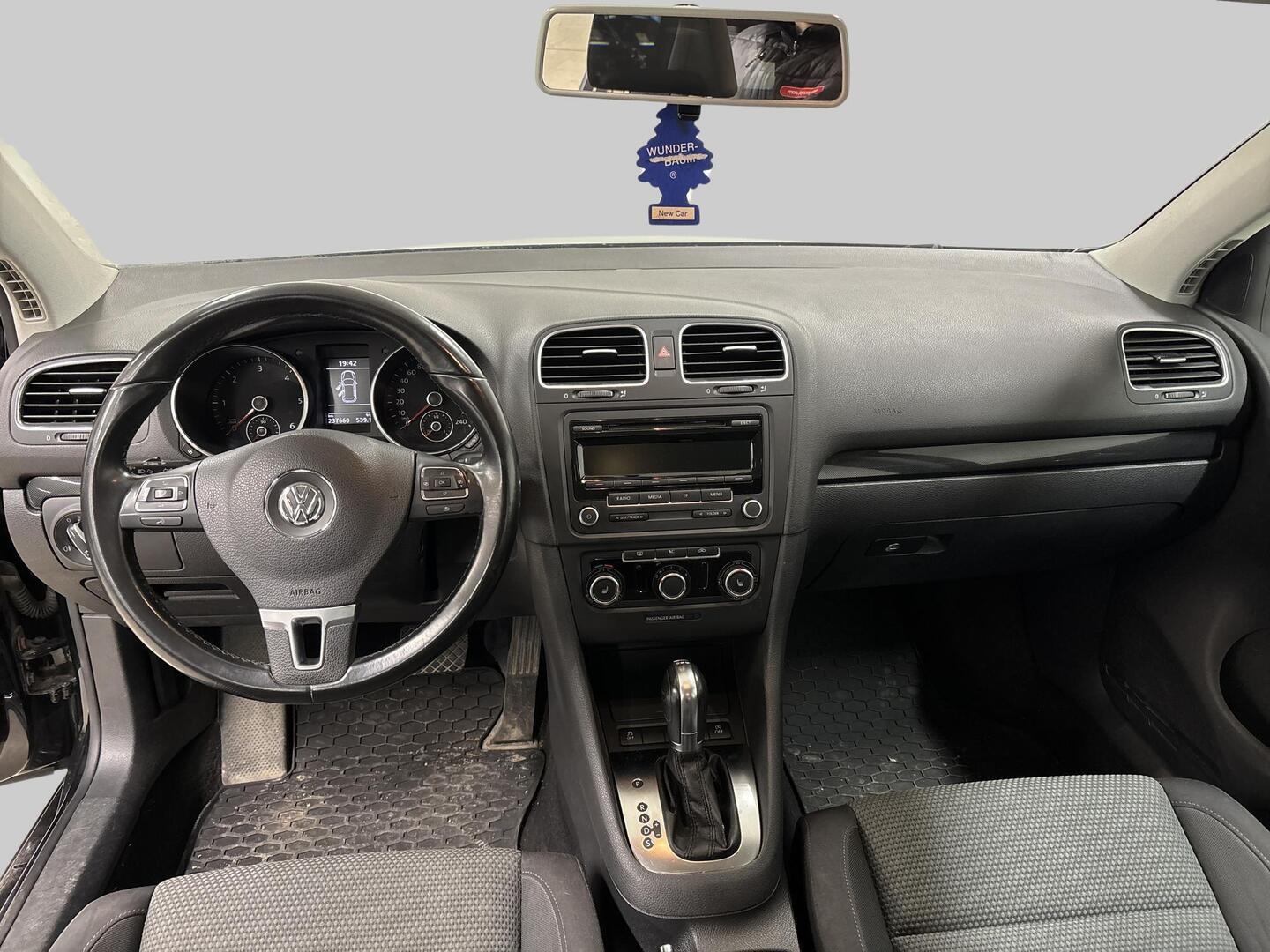 VOLKSWAGEN Golf 2012