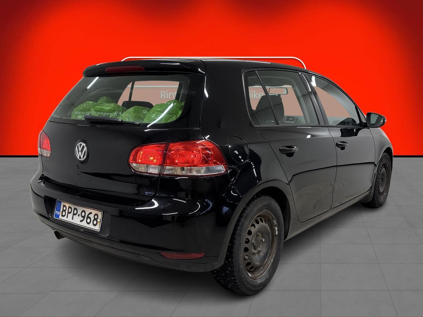 VOLKSWAGEN Golf 2012