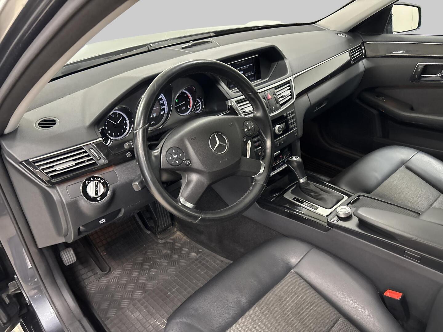 MERCEDES-BENZ E 2009