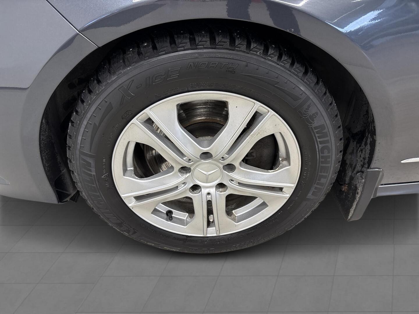 MERCEDES-BENZ E 2009