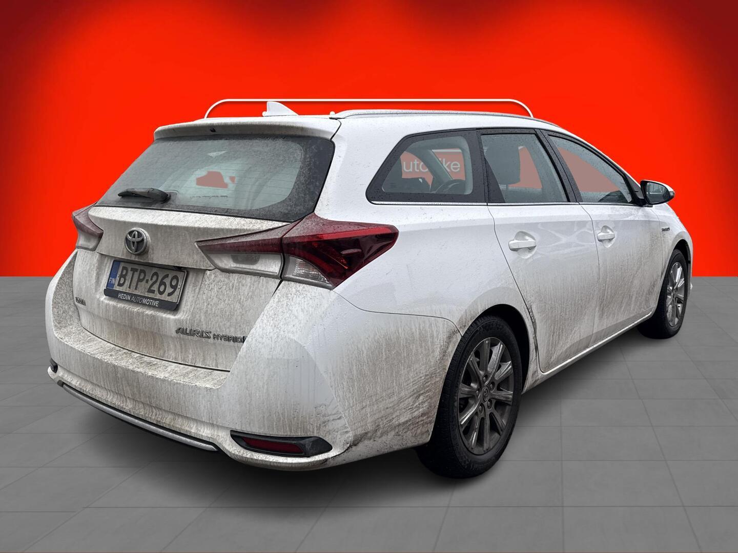 TOYOTA Auris 2015