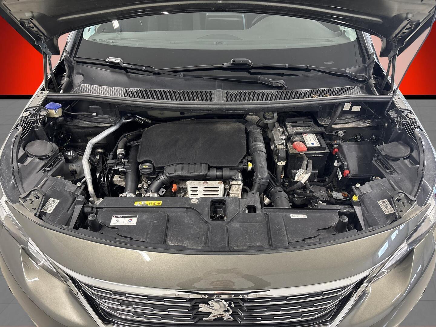PEUGEOT 5008 2018