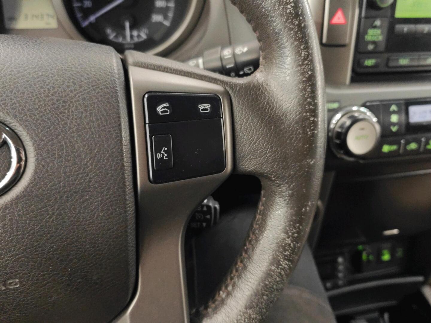 TOYOTA Land Cruiser 2010