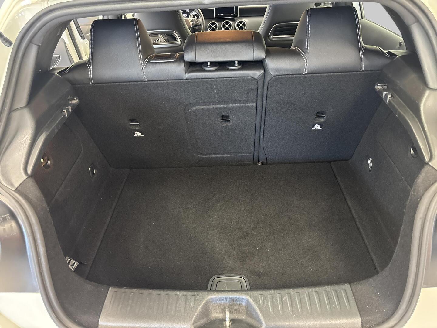 MERCEDES-BENZ A 2014