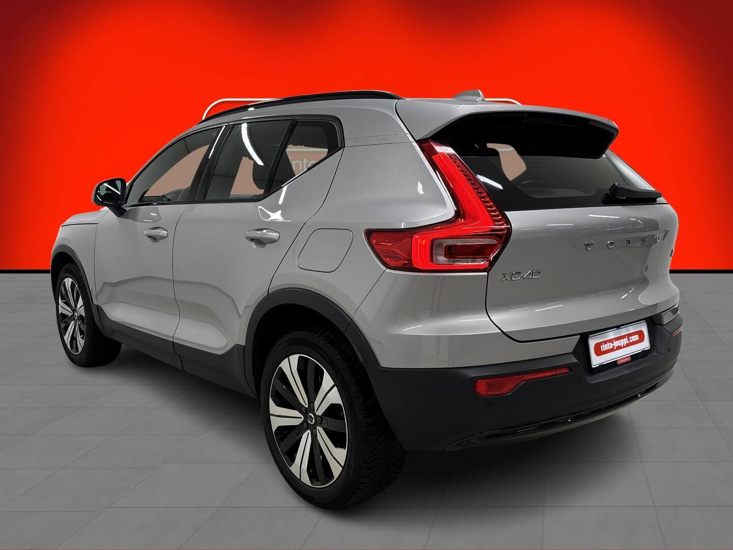 VOLVO XC40 2023