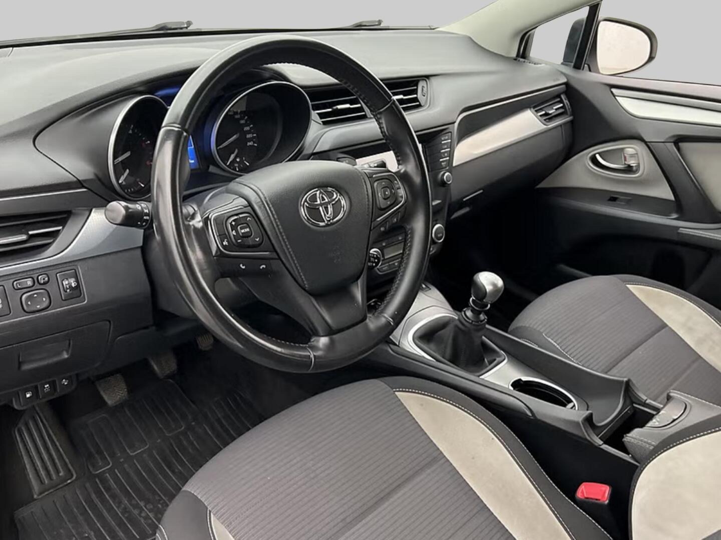 TOYOTA AVENSIS 2016