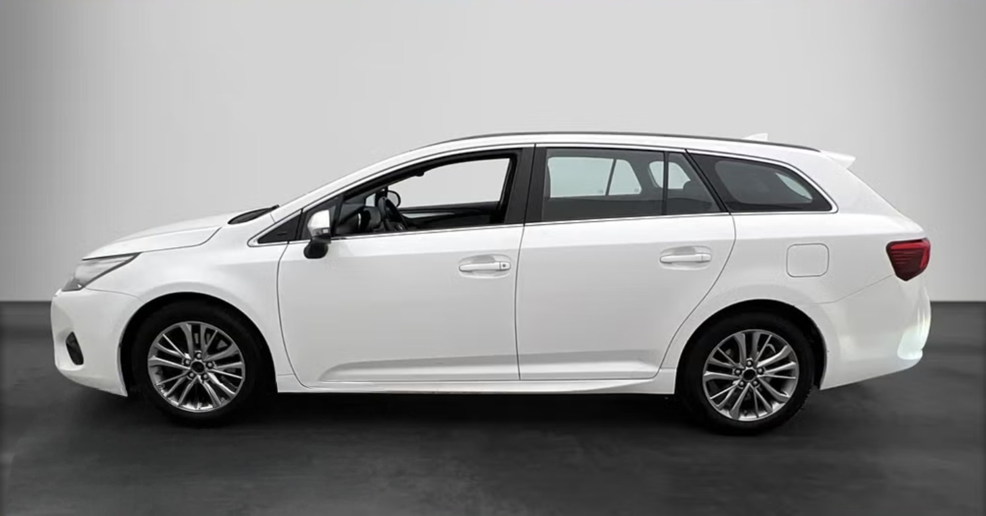 TOYOTA AVENSIS 2016