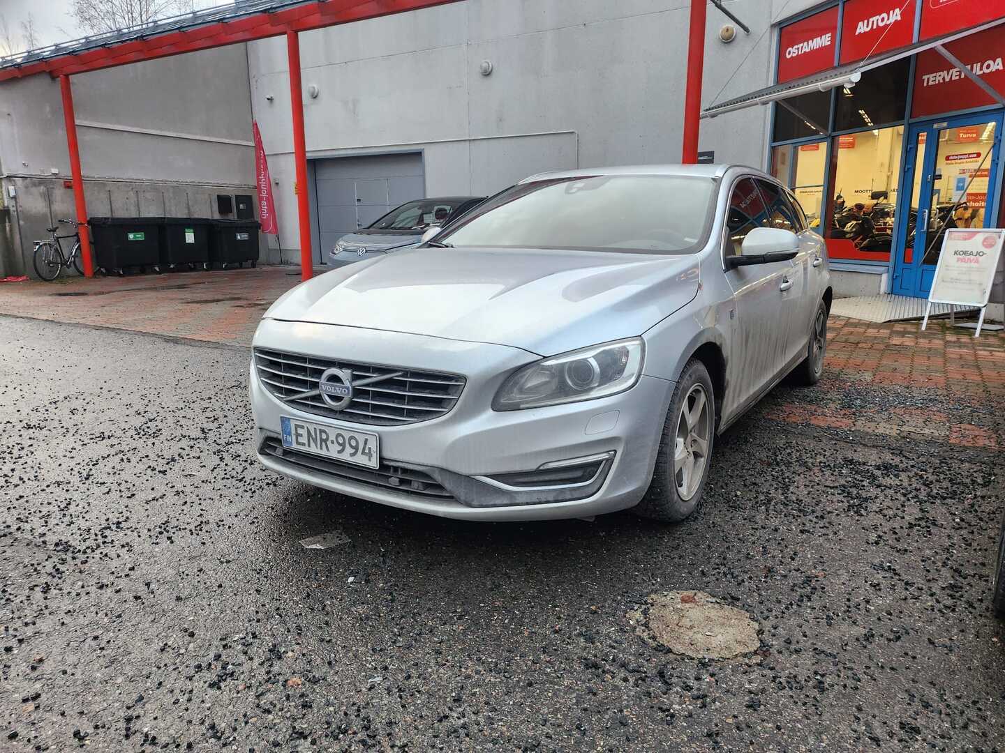 VOLVO V60 2015