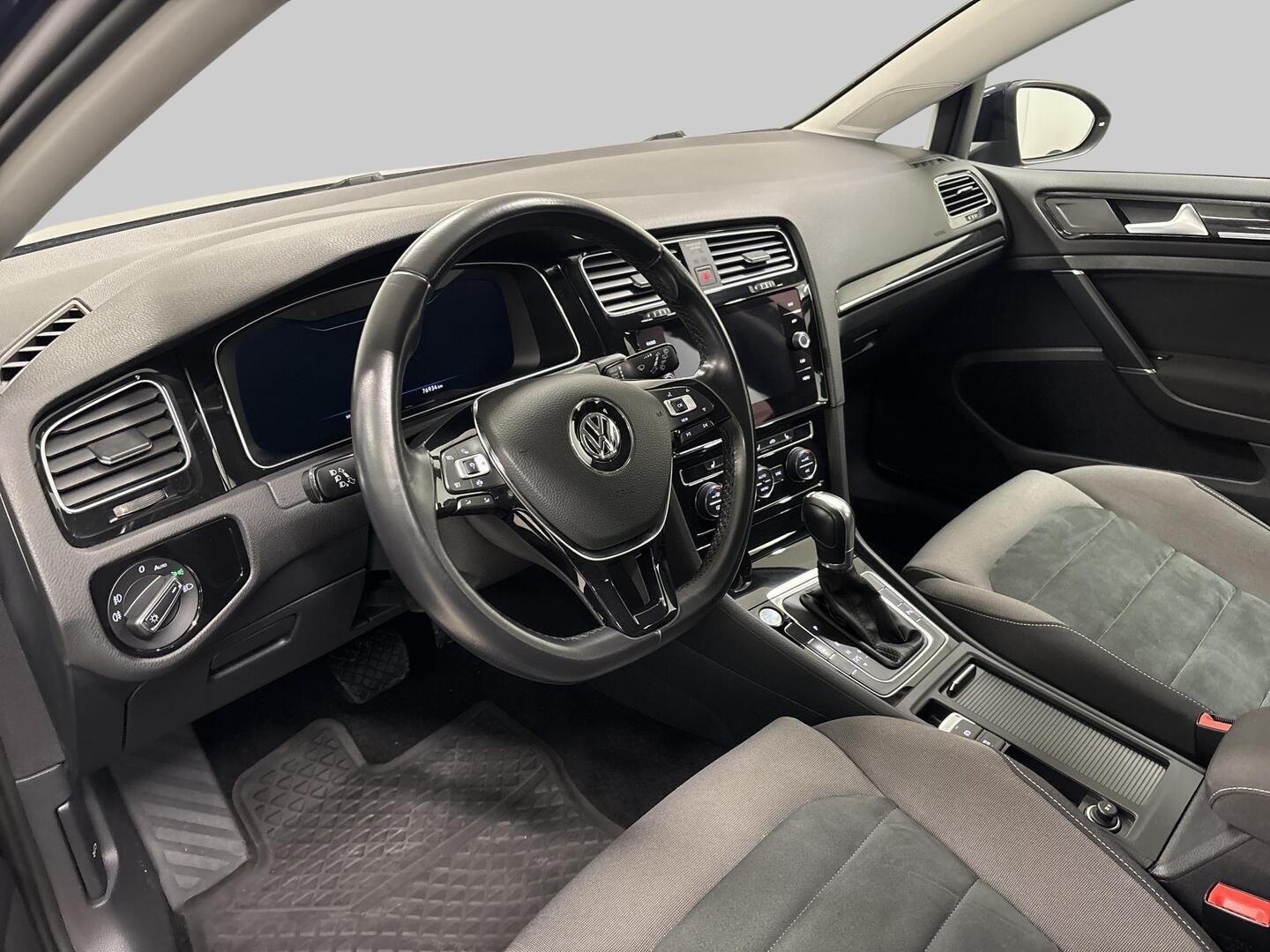 VOLKSWAGEN Golf 2019
