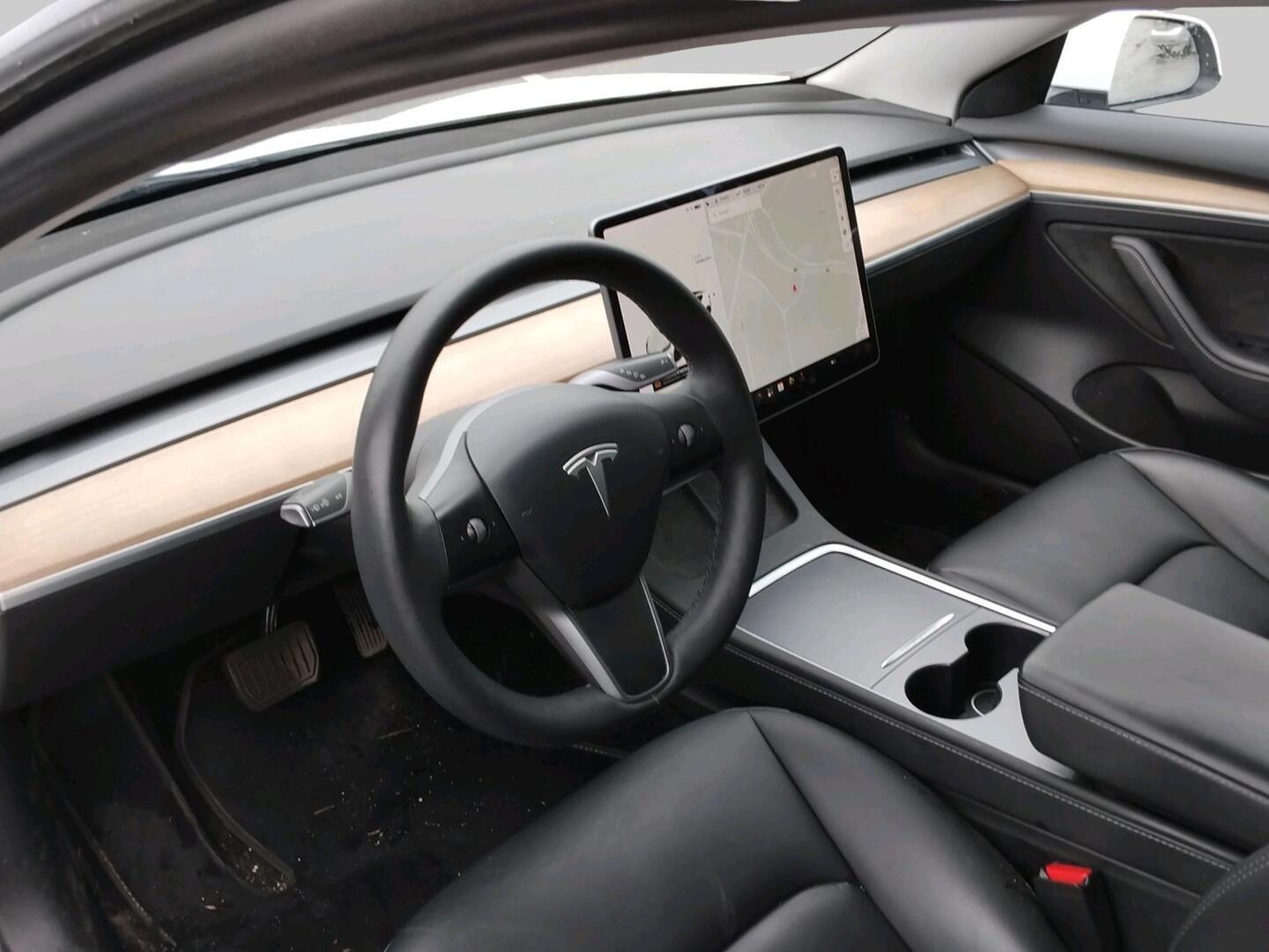 TESLA Model 3 2021
