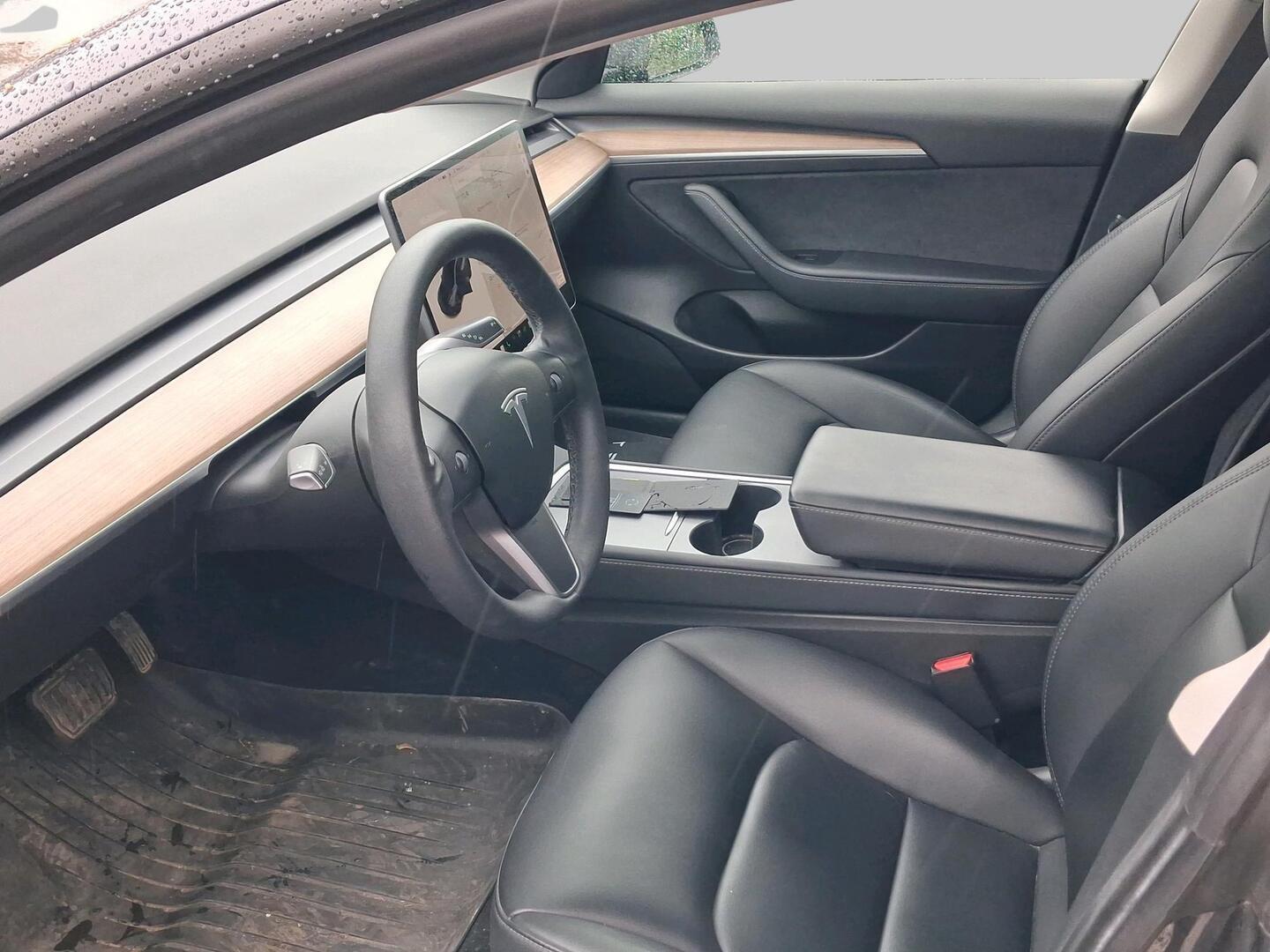 TESLA Model 3 2021