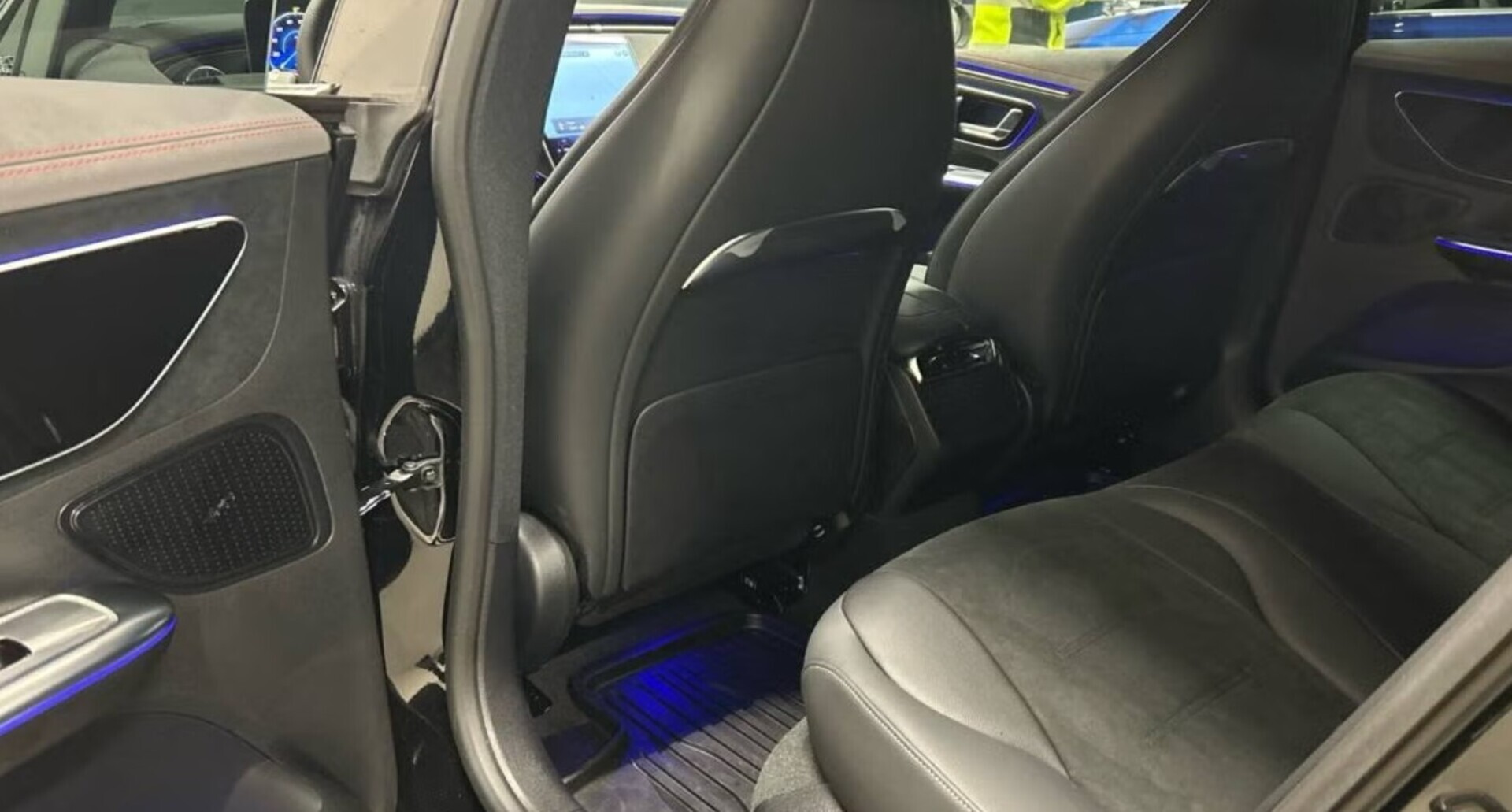 MERCEDES-BENZ EQE 2025